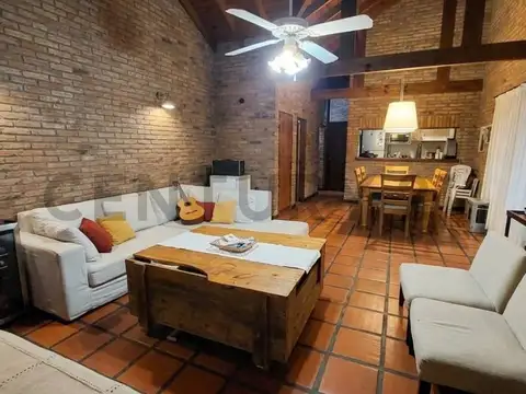 Casa 5 ambientes con 3 baños