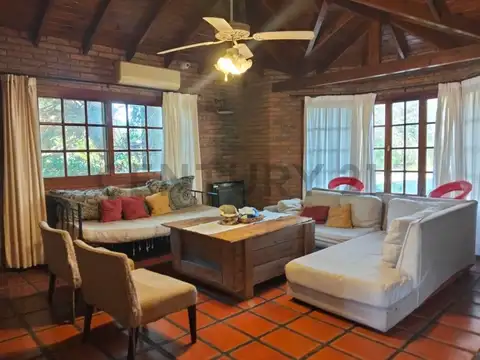 Casa en Venta con 2 cocheras