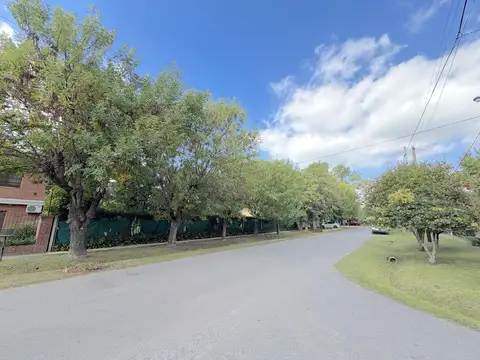 Excelente Terreno en venta en City Bell entre caminos