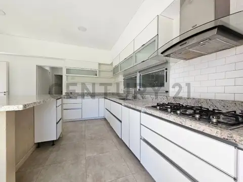 Casa moderna en venta en Las Tipas, Nordelta | Lote interno 504 m² | Piscina y cochera para 3 autos