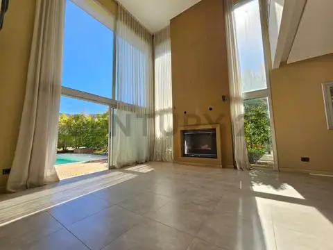 Casa moderna en venta en Las Tipas, Nordelta | Lote interno 504 m² | Piscina y cochera para 3 autos