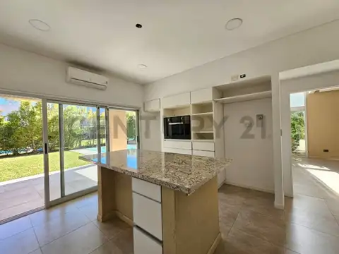 Casa 7 ambientes con 3 baños