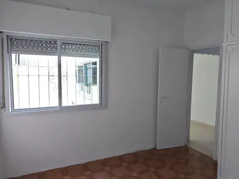 Depto Tipo Casa en Alquiler en Villa Dominico, $ 700.000