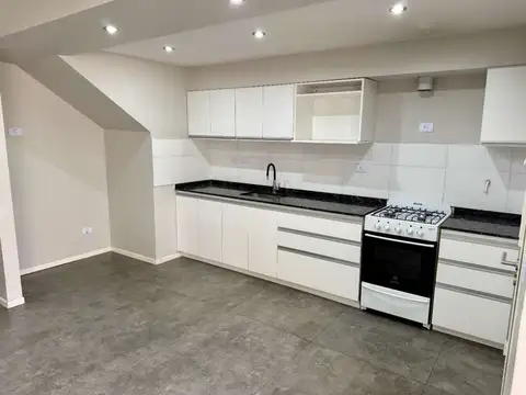 Depto Tipo Casa en Alquiler de 4 ambientes