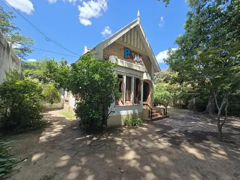 Casa en Alberdi - Excelente ubicación