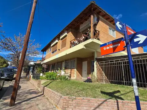 Depto Tipo Casa en Venta con 1 cocheras