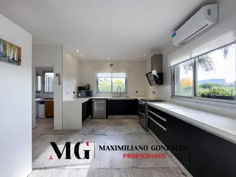 Casa 5 ambientes con 4 baños