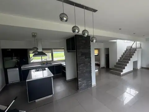 Casa en Alquiler en San Sebastián, USD 1.500