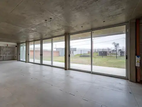 VENTA/PERMUTA: Casa a Estrenar en Ultimos Detalles de Obra, de 3 dormitorios con Quincho y Cochera.