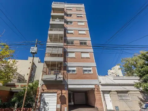 Semipiso de 3 ambientes al frente con balcón en Villa Urquiza. Luminoso, APTO CREDITO!