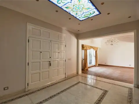 Casa en Venta con 3 cocheras