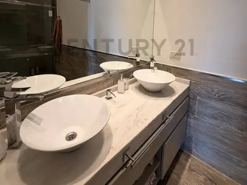 Casa 9 ambientes con 7 baños