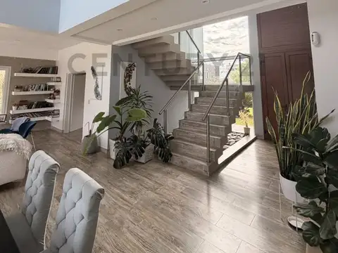 CASA EN VENTA 9 AMBIENTES - CANTON NORTE A LA LAGUNA
