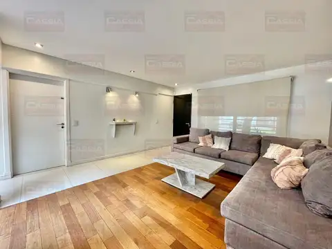 Casa en Alquiler con 2 cocheras