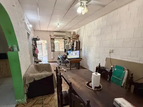 Casa 4 ambientes con 1 baño