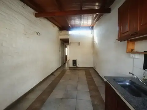 Calle 12 N° 1814 e/ 69 y 70 1800