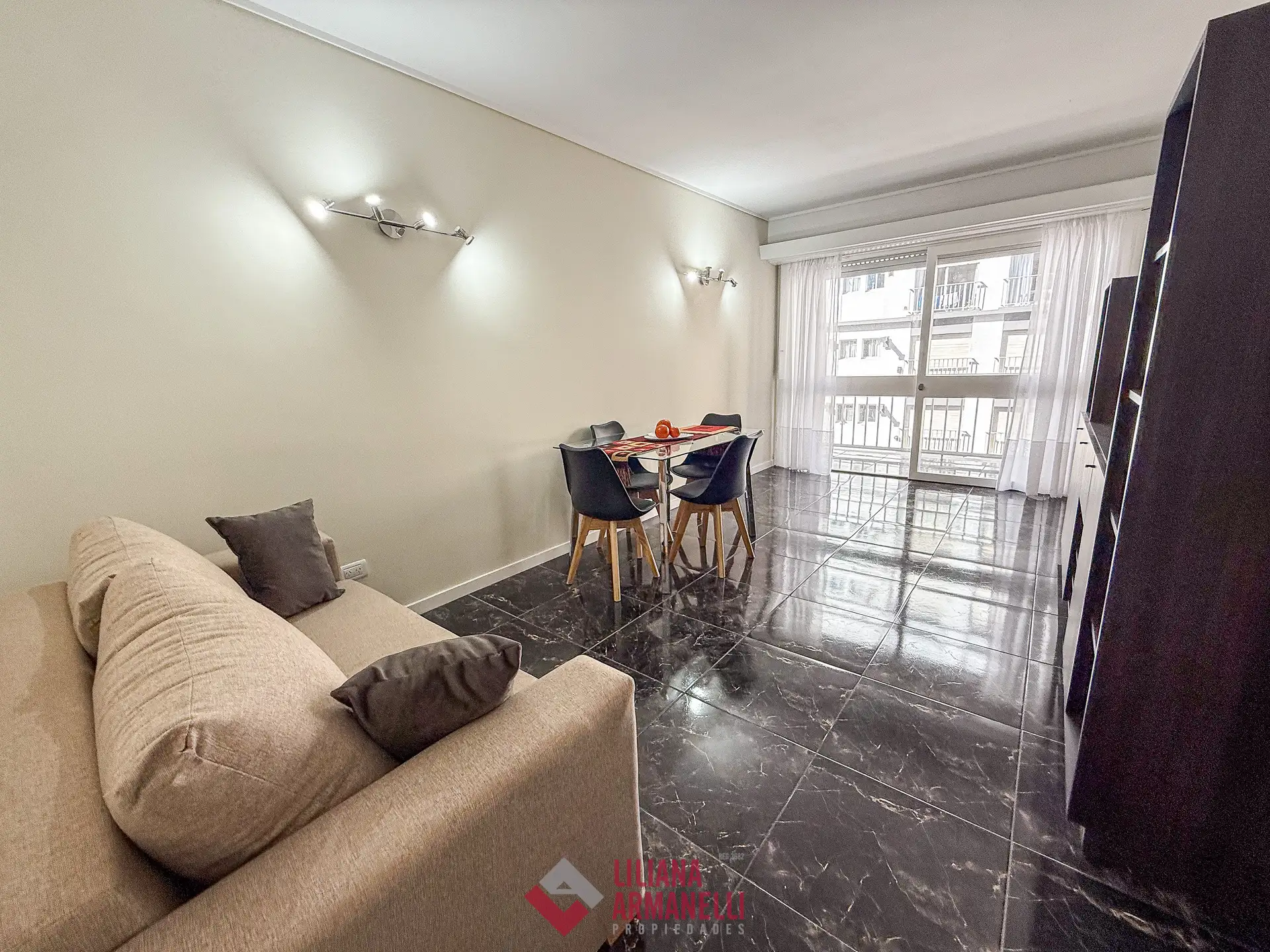 Depto 2 amb con cochera y balcón, 54m², reciclado, Entre Rios y Rivadavia