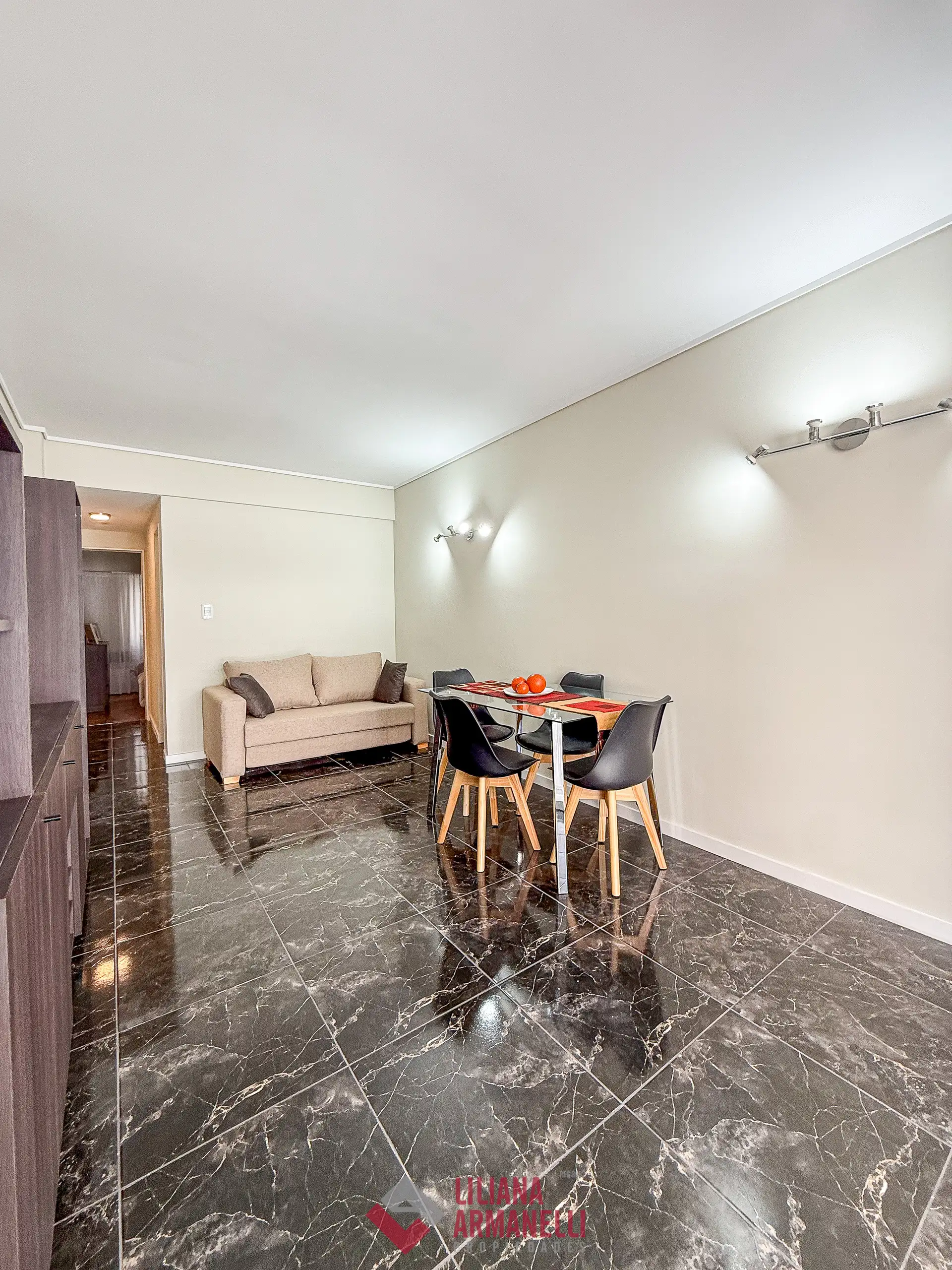 Depto 2 amb con cochera y balcón, 54m², reciclado, Entre Rios y Rivadavia