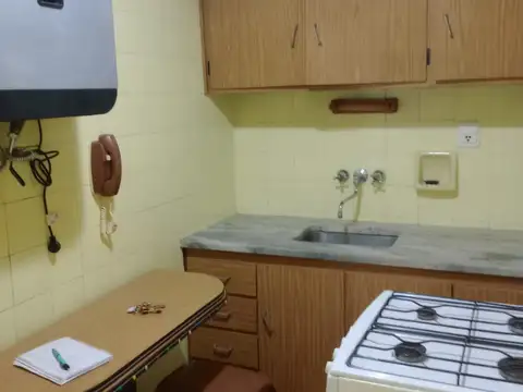 2 AMBIENTES LATERAL CON BALCON SOBRE AVENIDA MARTIN GARCIA