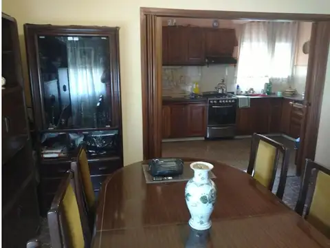 Casa en dos plantas - Caseros