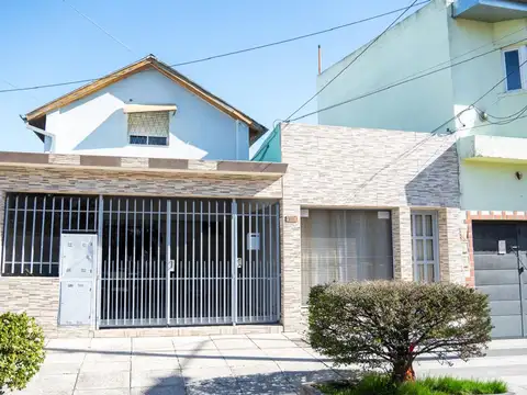 Casa 4 amb. + Departamento 2 amb. V. Madero