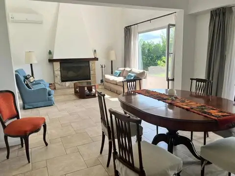 Casa 4 ambientes con 3 baños