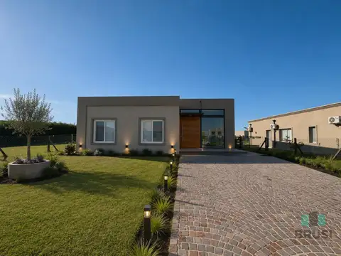Casa en  ALQUILER / VENTA en una planta con pileta en Barrio Privado San Felipe, Canning