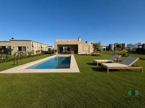 Casa en Venta con 1 cochera