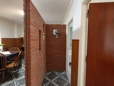 VENTA CASA 3 AMB + DEP. GARAGE-TERRAZA EN ESQUINA