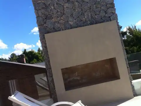 Casa 8 ambientes con 7 baños