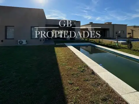 Venta de Casa 4 AMBIENTES en Pilar del Este / San Ramón