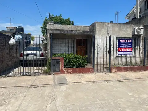 Casa y monoambiente Conde 3773