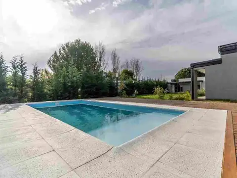 Excelente complejo de 2 deptos con pileta