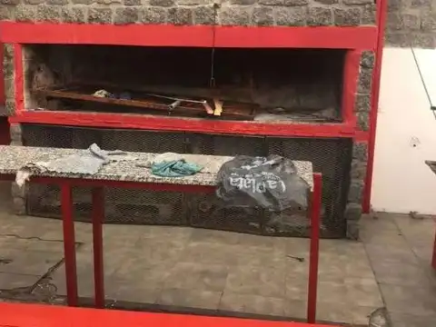 Local en venta - Canchas de fútbol - Salón - Baños - Cocina - 2.017mts2 - La Plata