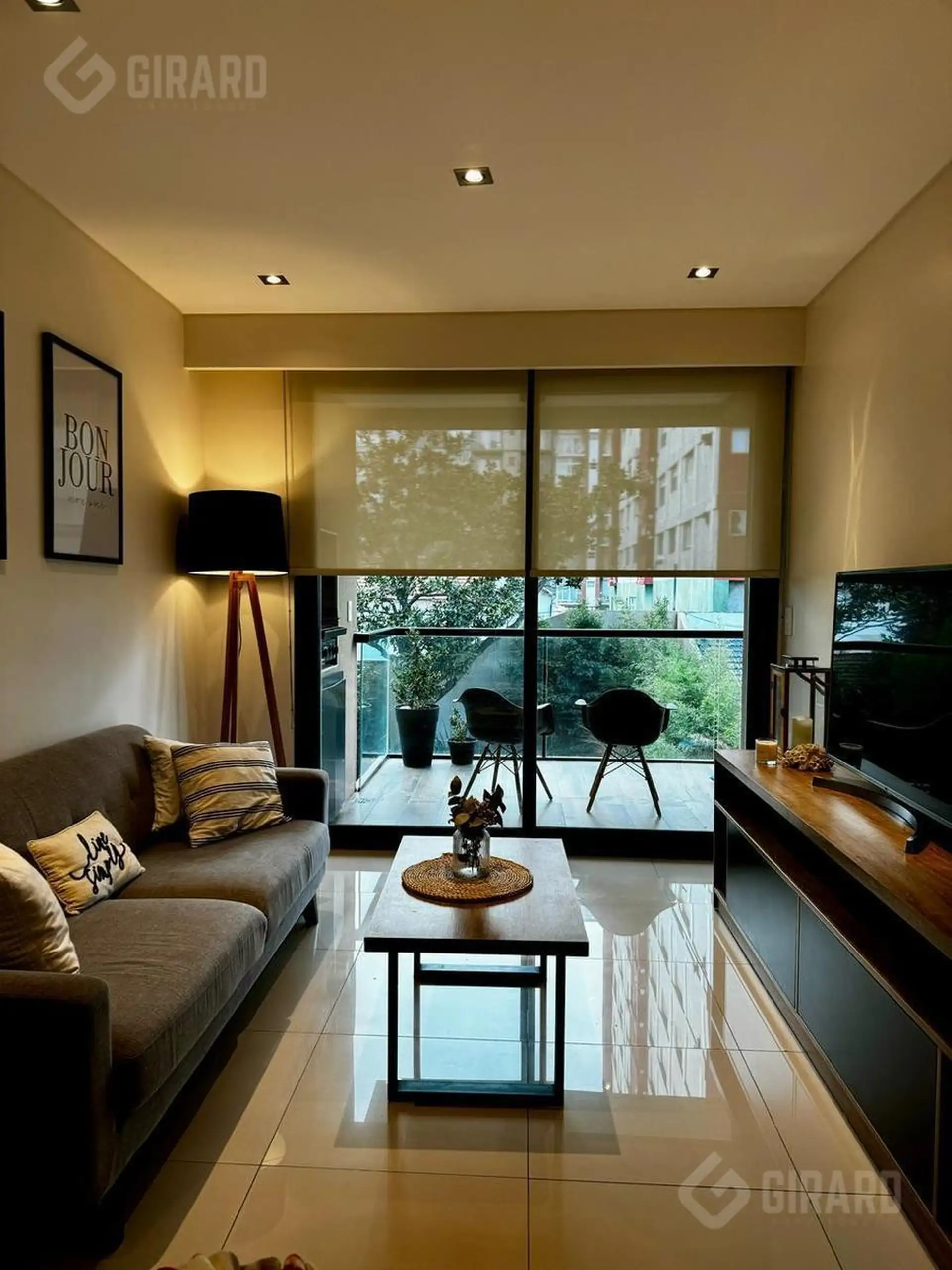 Departamento de 2 ambientes en venta con cochera y baulera en Plaza Mitre