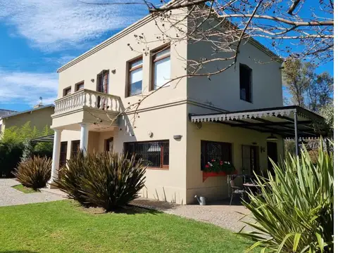 Casa en Venta con 4 cocheras