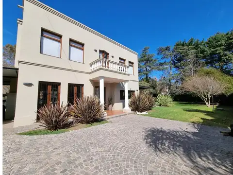 Casa 4 ambientes con 3 baños