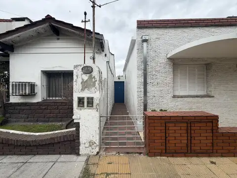 En Palomar en Venta Casa Al Fondo de 4 Ambientes Zona Residencial F: 11306