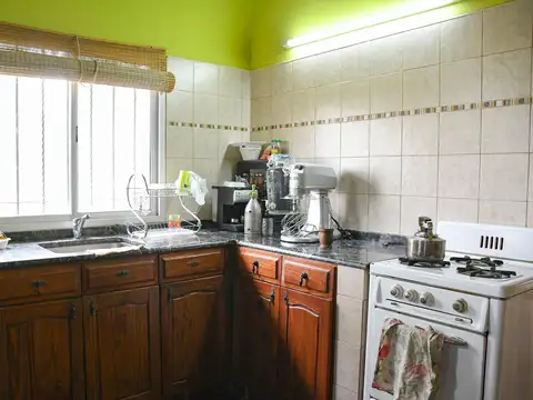 Casa 4 ambientes con 1 baño