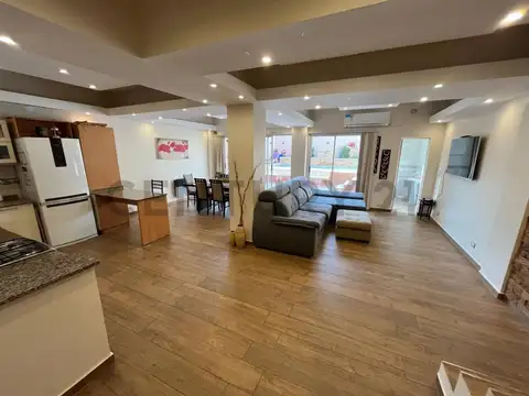 CASA 6 AMBIENTES EN VENTA CON PISCINA, COCHERA Y PLAYROOM EN SARANDI