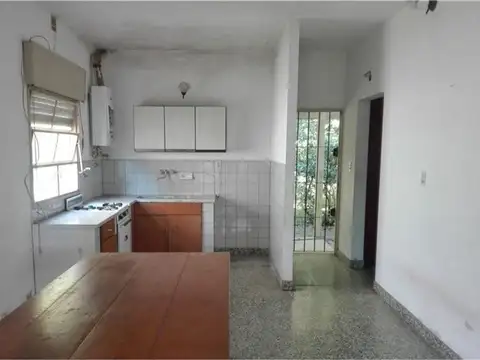Casa 2 ambientes con 1 baño