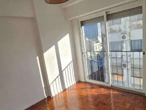 3 ambientes Excelente Ubicacion, Contrafrente, super Luminoso. Apto Profesional