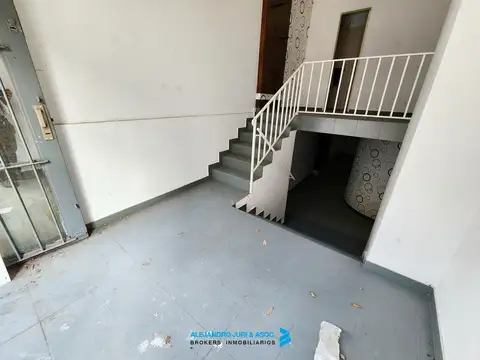 San Lorenzo 861 - Venta / Permuta - Local Comercial a la Calle con Subsuelo y Entrepiso