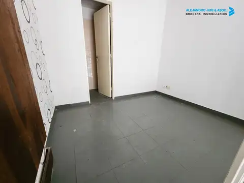 San Lorenzo 861 - Venta / Permuta - Local Comercial a la Calle con Subsuelo y Entrepiso