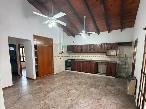 Casa 4 ambientes con 1 baño