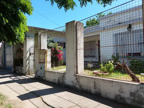 E. de Rosas N°271 e/ Loreto