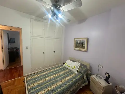 AMPLIO 3 AMBIENTES EN EXCELENTE ESTADO AL FRENTE CON BALCON