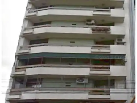 AMPLIO 3 AMBIENTES EN EXCELENTE ESTADO AL FRENTE CON BALCON