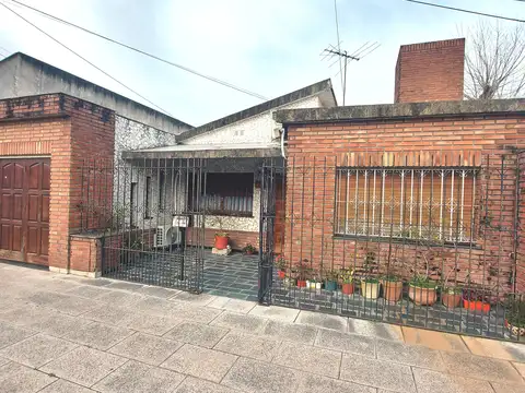 Venta casa 4 ambientes apta credito Moron
