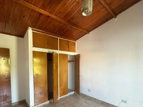 Casa en Alquiler 3 D y Cochera Santo Tomé Castelli al 1700